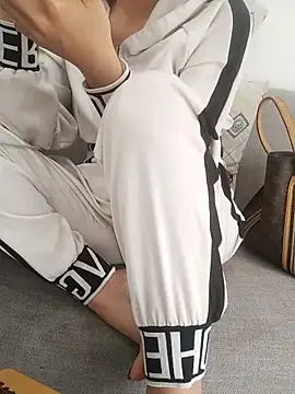 Snapshot of Leexus-niew chatting on February 1, 6:56 am Leexus-niew online show from February 1, 6:56 am