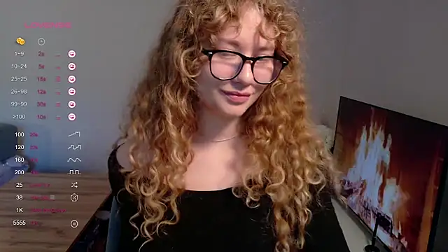 Snapshot of Milounee chatting on May 17, 8:34 am Milounee online show from May 17, 8:34 am
