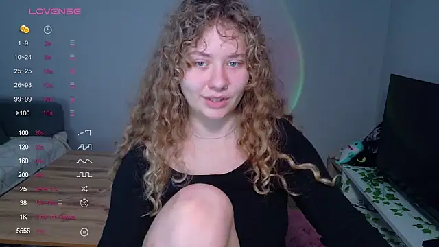 Snapshot of Milounee chatting on June 1, 10:50 am Milounee online show from June 1, 10:50 am