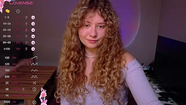 Snapshot of Milounee chatting on June 25, 4:00 pm Milounee online show from June 25, 4:00 pm