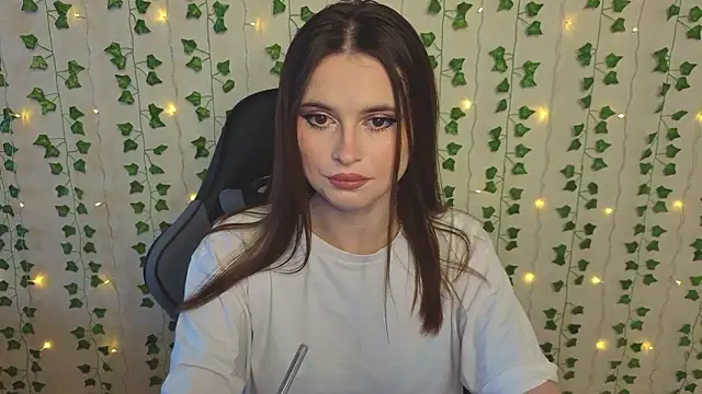 Snapshot of AliceIMonta chatting on February 25, 1:10 pm AliceIMonta online show from February 25, 1:10 pm