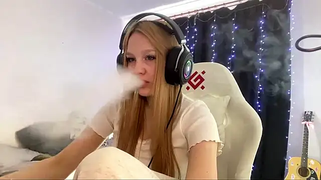 Snapshot of axin_burnell chatting on February 26, 5:28 am axin burnell online show from February 26, 5:28 am