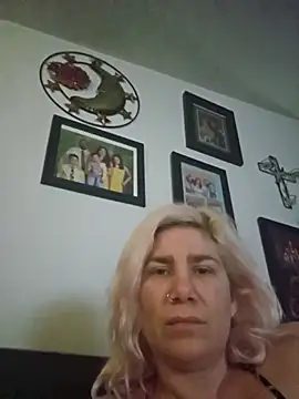 Snapshot of Icequeen1981 chatting on February 2, 5:00 pm Icequeen1981 online show from February 2, 5:00 pm