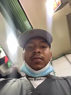 Snapshot of Danny_black11 chatting on February 21, 12:00 am Danny black11 online show from February 21, 12:00 am