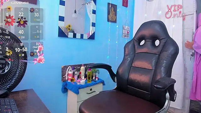 Snapshot of SamiraAwada chatting on February 27, 6:52 pm SamiraAwada online show from February 27, 6:52 pm