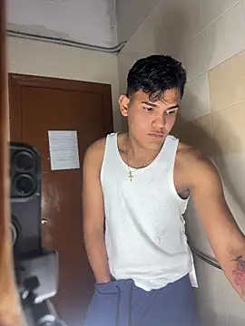 Snapshot of DavShi chatting on February 4, 11:53 pm DavShi online show from February 4, 11:53 pm