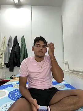 Snapshot of DavShi chatting on February 13, 5:20 pm DavShi online show from February 13, 5:20 pm