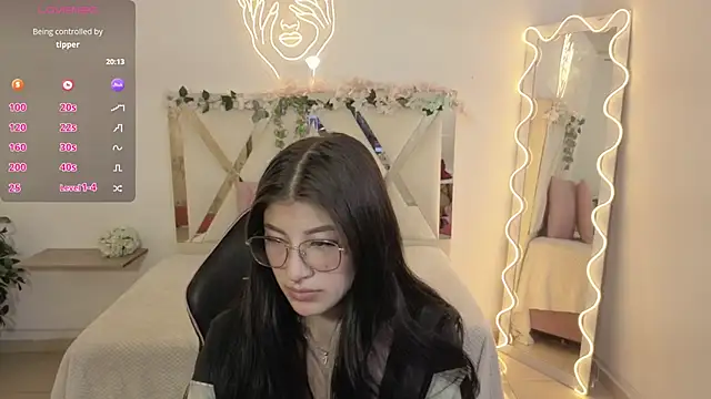 NEFTIS TAY online show from April 16, 7:14 pm