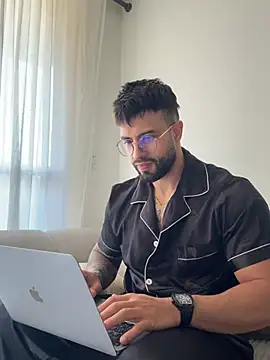 Snapshot of Jeremy_Harden chatting on March 1, 3:47 pm Jeremy Harden online show from March 1, 3:47 pm