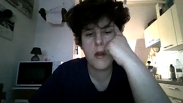 Snapshot of OIseauNoir88 chatting on February 3, 7:02 am OIseauNoir88 online show from February 3, 7:02 am