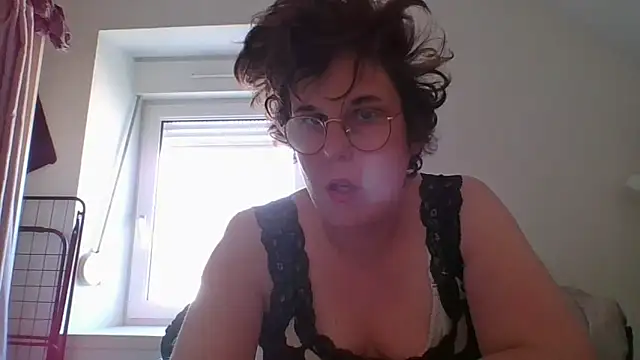 Snapshot of OIseauNoir88 chatting on March 25, 2:56 pm OIseauNoir88 online show from March 25, 2:56 pm