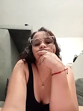 Snapshot of yeselu chatting on February 12, 8:15 pm yeselu online show from February 12, 8:15 pm