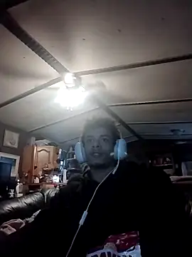 Snapshot of spooky425hd chatting on April 5, 11:13 pm spooky425hd online show from April 5, 11:13 pm