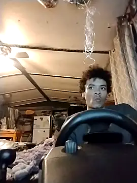 Snapshot of spooky425hd chatting on April 23, 2:13 am spooky425hd online show from April 23, 2:13 am