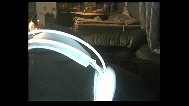 Snapshot of spooky425hd chatting on May 4, 2:40 am spooky425hd online show from May 4, 2:40 am