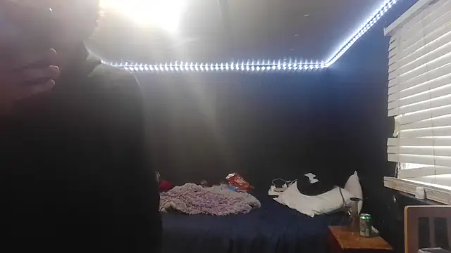 Snapshot of spooky425hd chatting on May 27, 3:53 pm spooky425hd online show from May 27, 3:53 pm