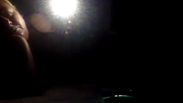 Snapshot of bialoba7 chatting on April 17, 12:13 am bialoba7 online show from April 17, 12:13 am