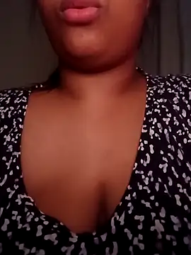 Snapshot of M_eduardabigcurvyplus chatting on March 3, 3:45 am M eduardabigcurvyplus online show from March 3, 3:45 am