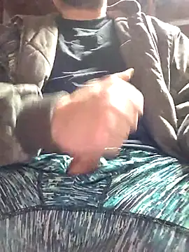 Snapshot of KrazyNutz420 chatting on February 11, 4:50 am KrazyNutz420 online show from February 11, 4:50 am