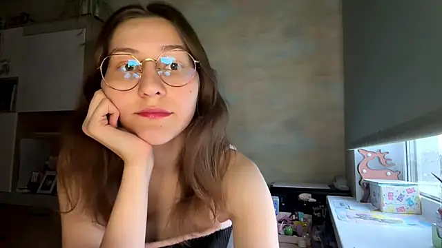 Miaaa Moon online show from April 6, 3:02 pm