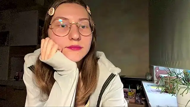 Snapshot of Miaaa_Moon chatting on April 21, 2:45 pm Miaaa Moon online show from April 21, 2:45 pm