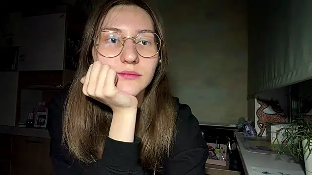Snapshot of Miaaa_Moon chatting on April 24, 5:26 pm Miaaa Moon online show from April 24, 5:26 pm
