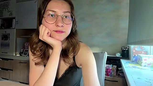 Snapshot of Miaaa_Moon chatting on May 6, 3:28 pm Miaaa Moon online show from May 6, 3:28 pm