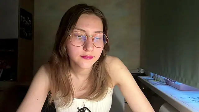 Snapshot of Miaaa_Moon chatting on May 16, 4:39 pm Miaaa Moon online show from May 16, 4:39 pm