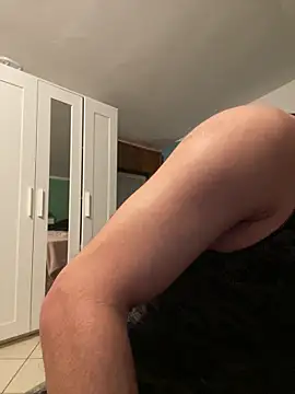 Snapshot of alessand180521 chatting on February 14, 7:32 pm alessand180521 online show from February 14, 7:32 pm