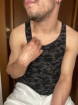 Snapshot of alessand180521 chatting on February 15, 3:20 pm alessand180521 online show from February 15, 3:20 pm