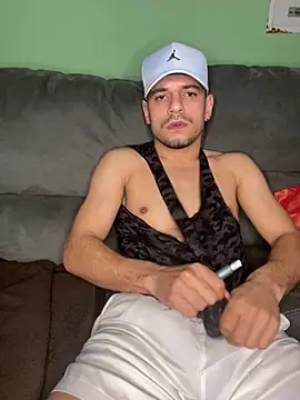 Snapshot of alessand180521 chatting on February 16, 4:36 pm alessand180521 online show from February 16, 4:36 pm