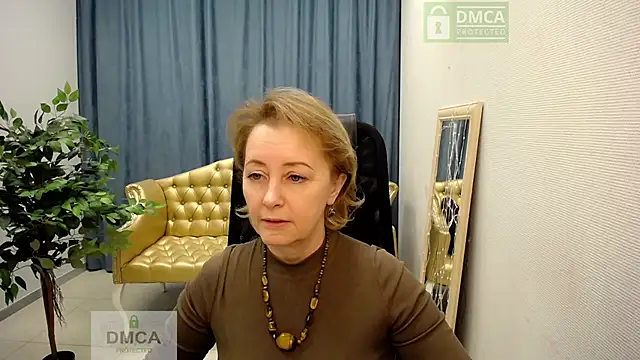 Snapshot of MONA_W chatting on February 13, 10:55 am MONA W online show from February 13, 10:55 am