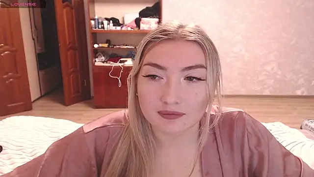 Snapshot of MiraRoy chatting on February 9, 3:38 pm MiraRoy online show from February 9, 3:38 pm