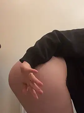 Snapshot of secretgirlll chatting on February 22, 3:54 pm secretgirlll online show from February 22, 3:54 pm