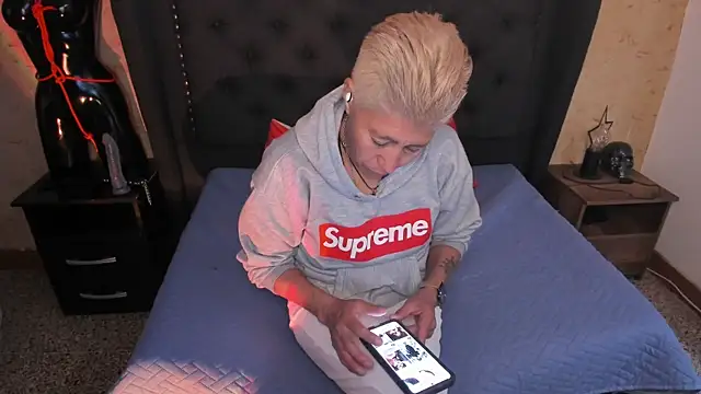 Kali Panther online show from April 19, 6:10 pm