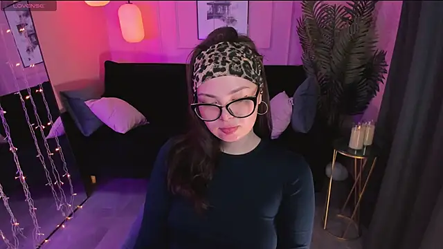 Snapshot of Maykinkya chatting on February 22, 2:04 pm Maykinkya online show from February 22, 2:04 pm