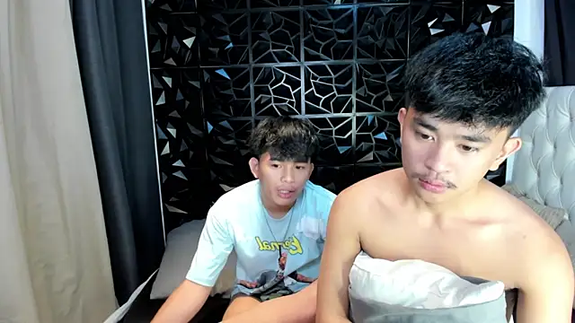 Snapshot of xlovercutietwink chatting on April 10, 4:39 am xlovercutietwink online show from April 10, 4:39 am