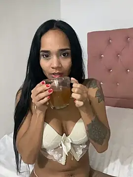 Snapshot of Maria_x_Alejandra chatting on February 13, 3:57 am Maria x Alejandra online show from February 13, 3:57 am