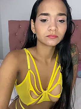 Snapshot of Maria_x_Alejandra chatting on February 22, 7:34 pm Maria x Alejandra online show from February 22, 7:34 pm