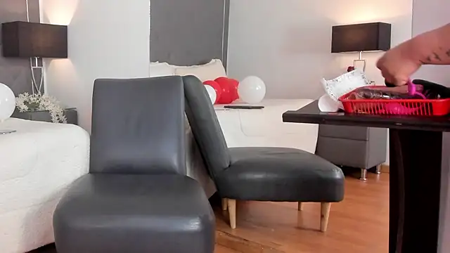 Snapshot of Oliviia_williams chatting on February 16, 11:28 am Oliviia williams online show from February 16, 11:28 am