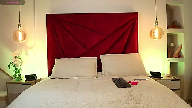 NahomiRoss online show from April 17, 12:41 pm