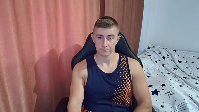 Snapshot of TodMusclePower9 chatting on April 6, 8:26 am TodMusclePower9 online show from April 6, 8:26 am