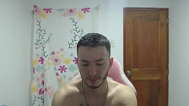 Snapshot of Ariana_Esteban07 chatting on February 19, 5:58 am Ariana Esteban07 online show from February 19, 5:58 am