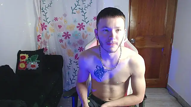 Snapshot of Ariana_Esteban07 chatting on March 2, 10:22 am Ariana Esteban07 online show from March 2, 10:22 am