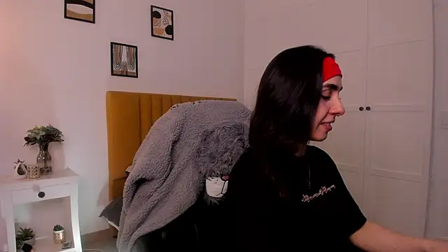 Luna tagliaferri online show from February 14, 9:11 pm