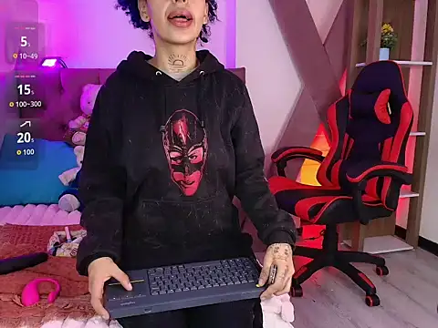 HannahBlue  online show from February 11, 12:32 pm