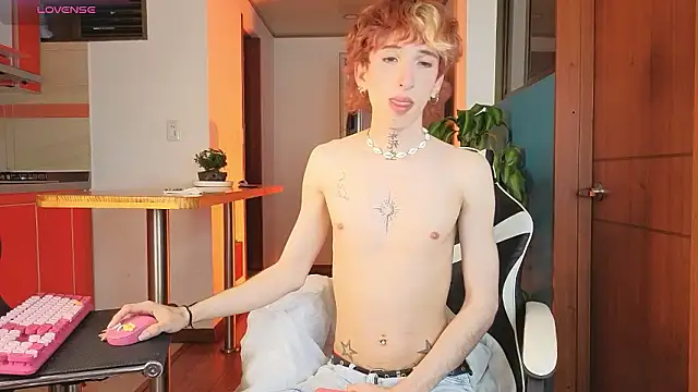 golden twink  online show from February 15, 10:25 am