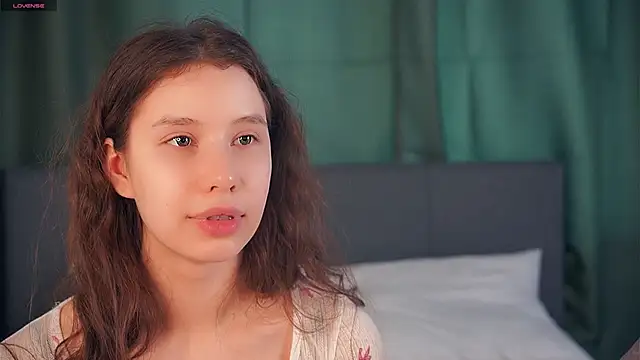 Snapshot of ZofiaSoshnik chatting on February 24, 6:44 am ZofiaSoshnik online show from February 24, 6:44 am