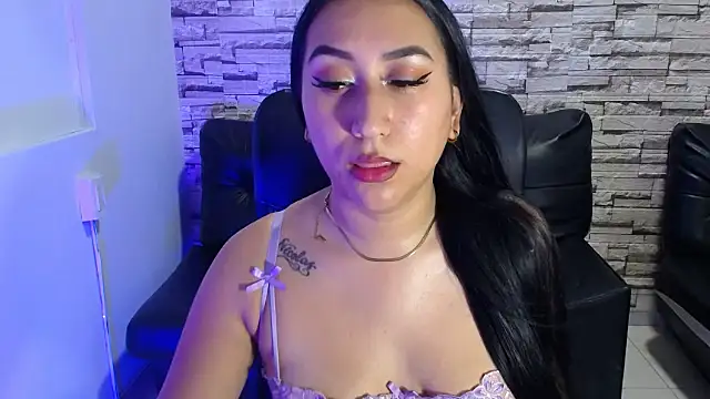 paula ross  online show from April 10, 11:20 pm