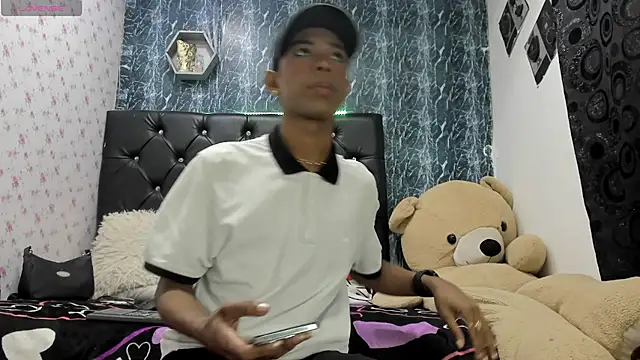 Snapshot of timmy_turner_x18 chatting on February 4, 3:29 pm timmy turner x18 online show from February 4, 3:29 pm